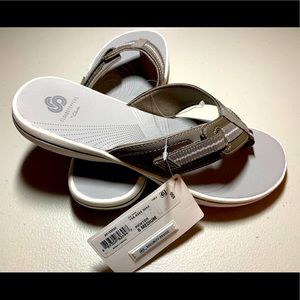 NWT. CLARKS  Cloudstepper sandals